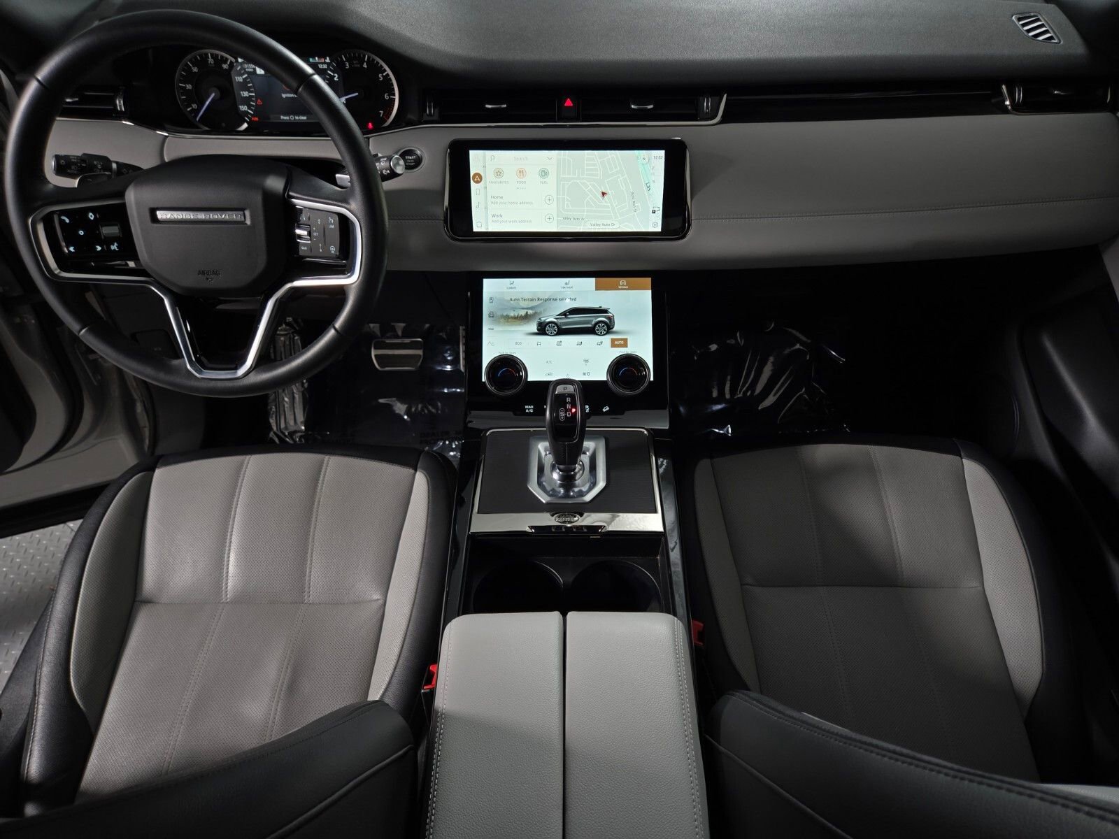 Used 2023 Land Rover Range Rover Evoque R-Dynamic SE AWD/4WD image 4