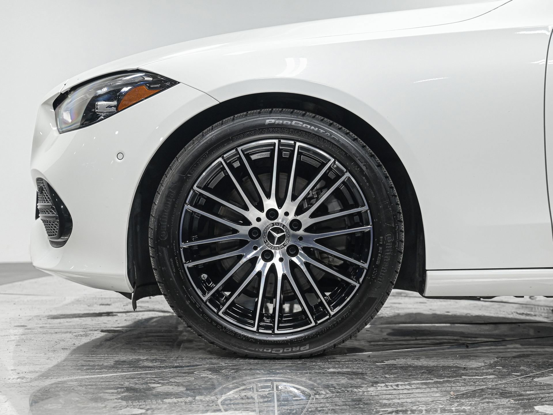Used 2025 Mercedes-Benz C 300 4MATIC Sedan image 3