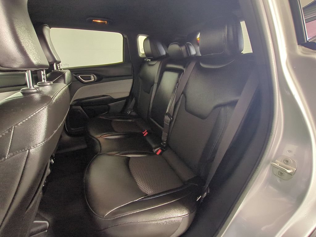 Used 2024 Jeep Compass Latitude AWD/4WD image 15