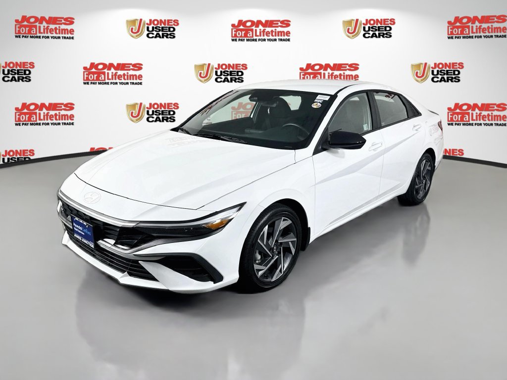 Certified 2025 Hyundai Elantra SEL FWD image 13