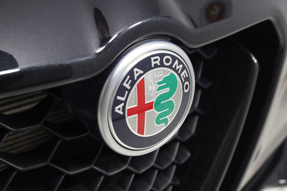 Used 2023 Alfa Romeo Stelvio Veloce AWD/4WD image 18