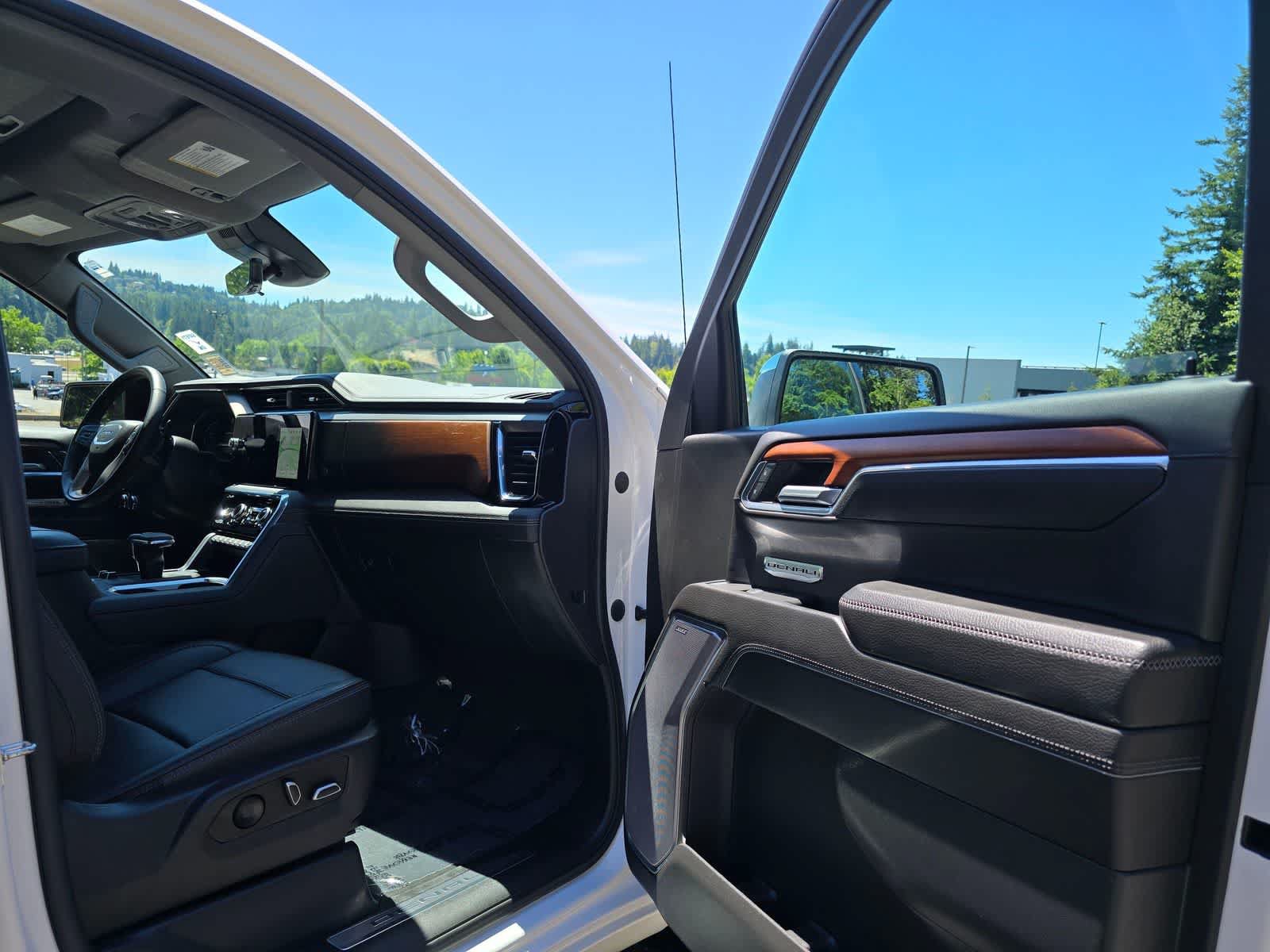 Used 2023 GMC Sierra 1500 Denali w/ Denali Reserve Package AWD/4WD image 16