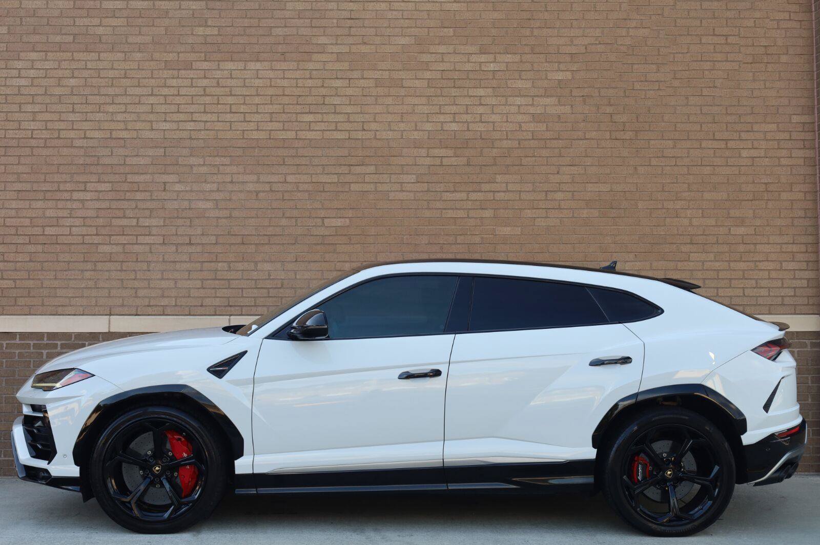 Used 2019 Lamborghini Urus AWD/4WD image 2