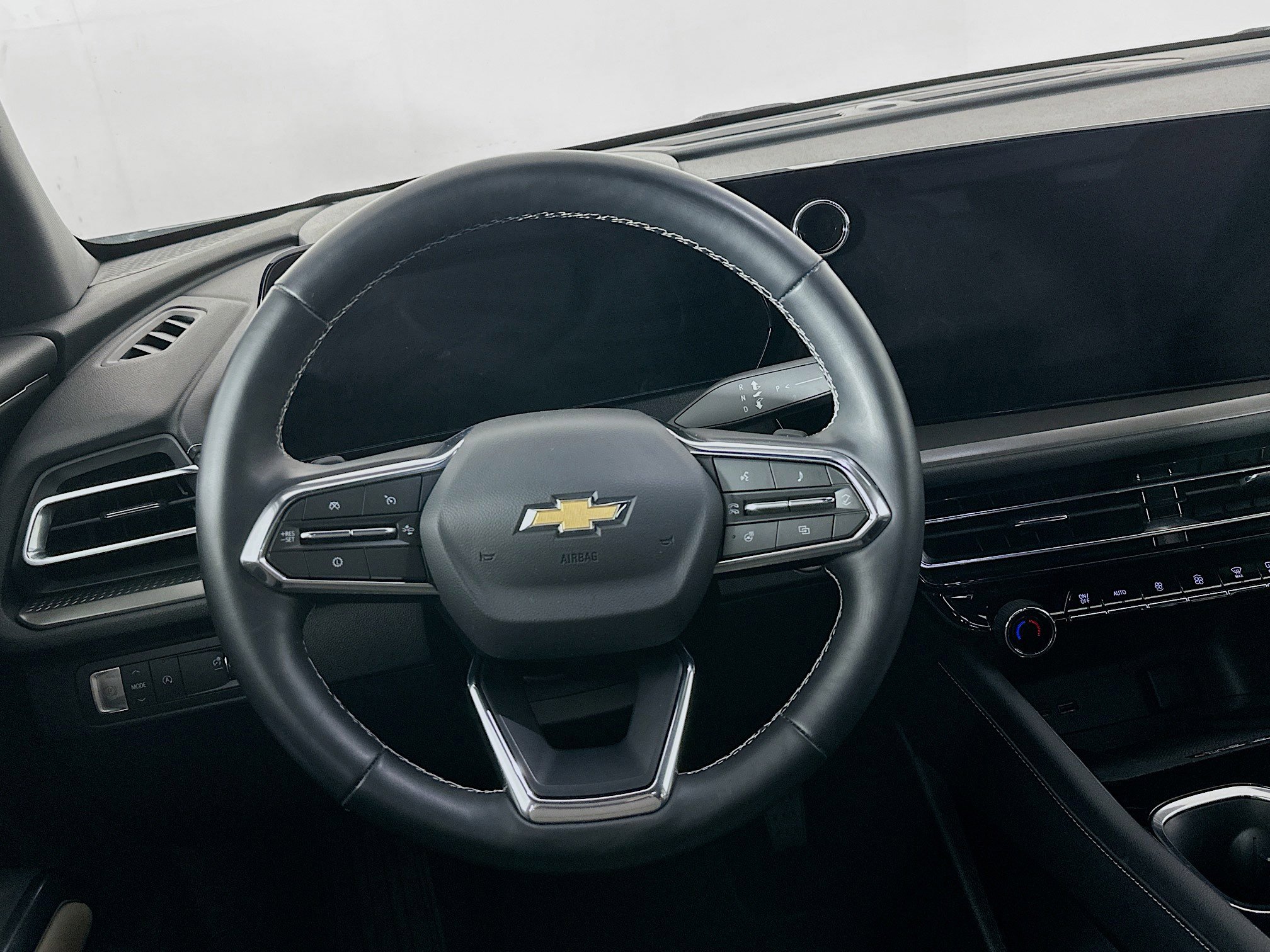 Used 2025 Chevrolet Traverse LT image 18