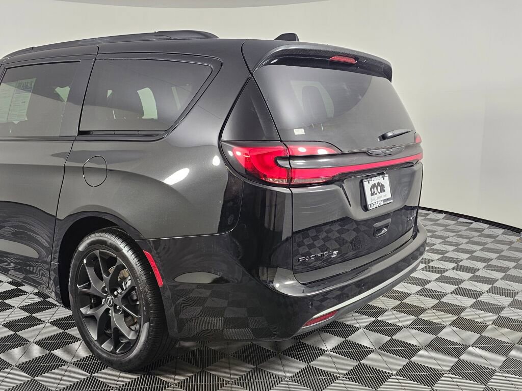 Used 2026 Chrysler Pacifica Limited w/ S Appearance Package image 13