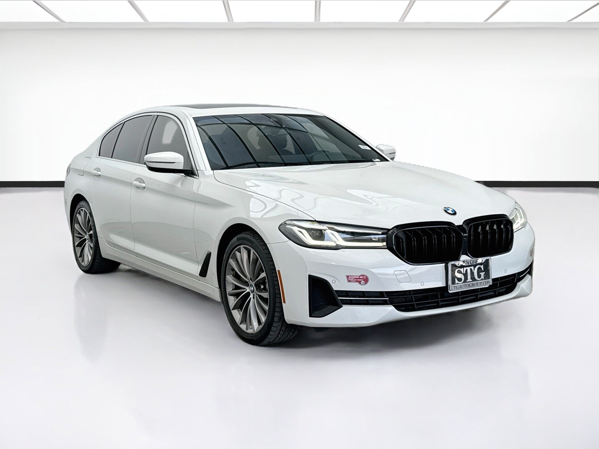 Used 2021 BMW 530e w/ Convenience Package RWD image 3