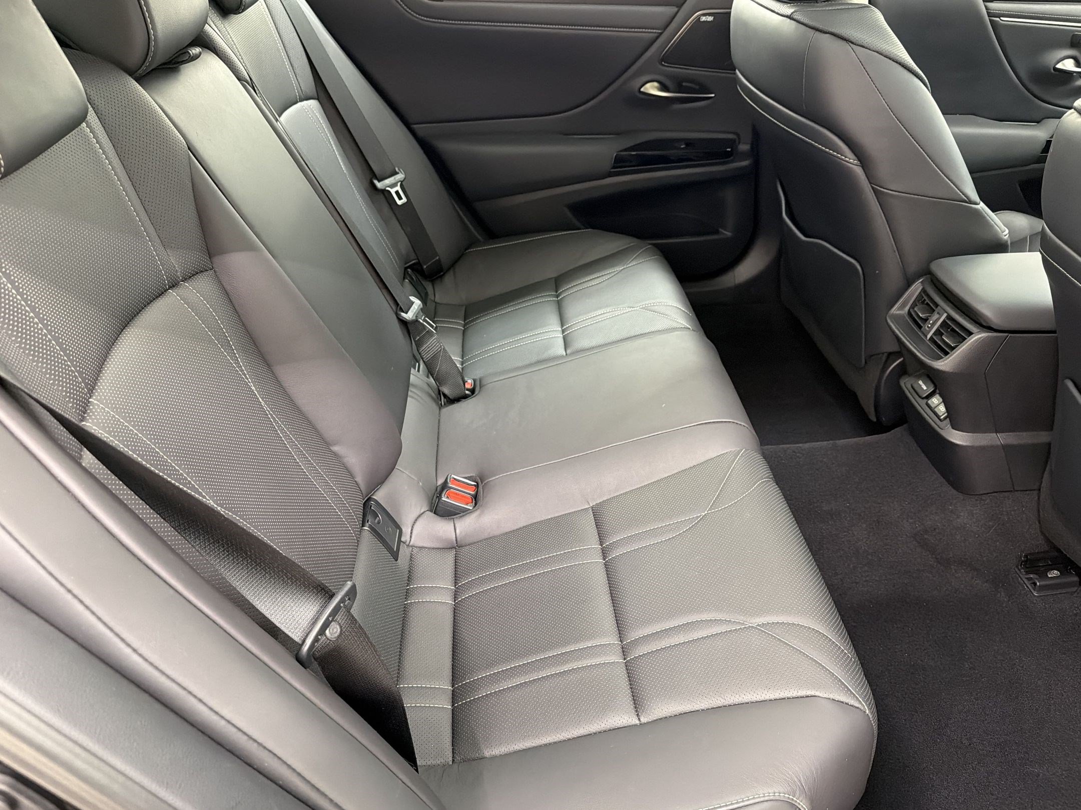 Used 2024 Lexus ES 350 w/ Accessory Package (Z1) FWD image 29