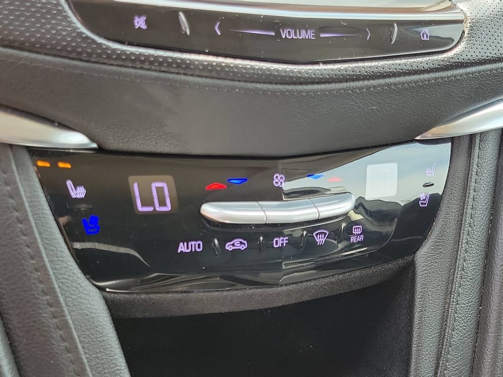 Used 2017 Cadillac XT5 Premium Luxury w/ Driver Assist Package AWD/4WD image 31