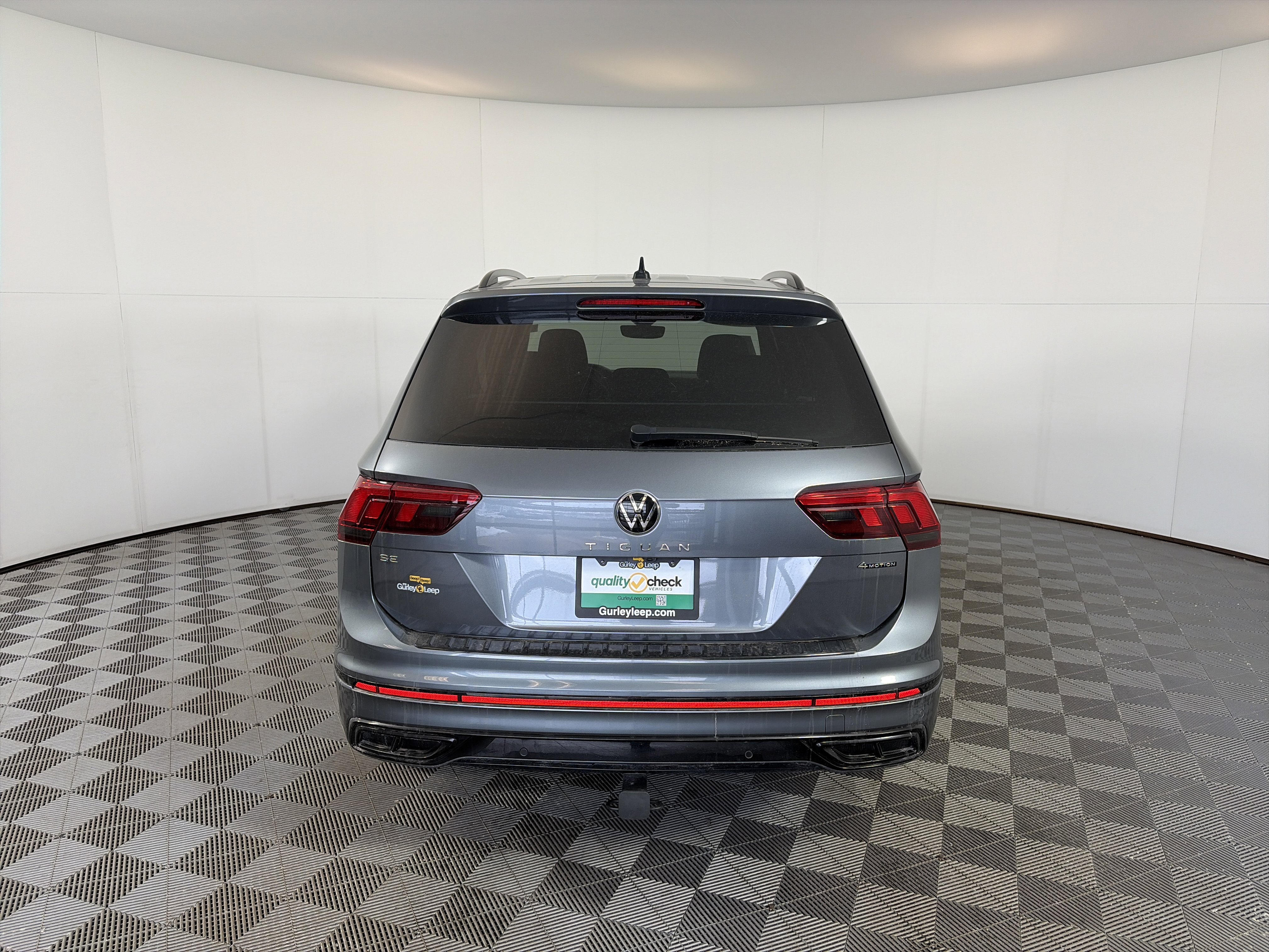 Used 2022 Volkswagen Tiguan SE R-Line image 4