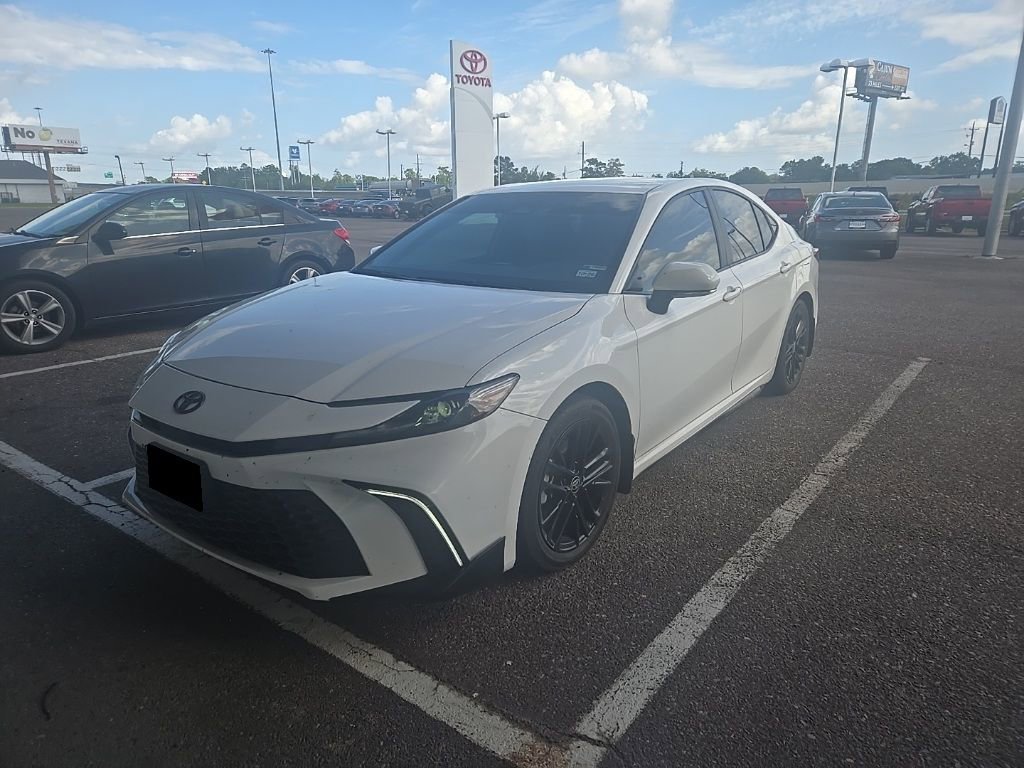 Used 2025 Toyota Camry SE w/ Convenience Package FWD image 2