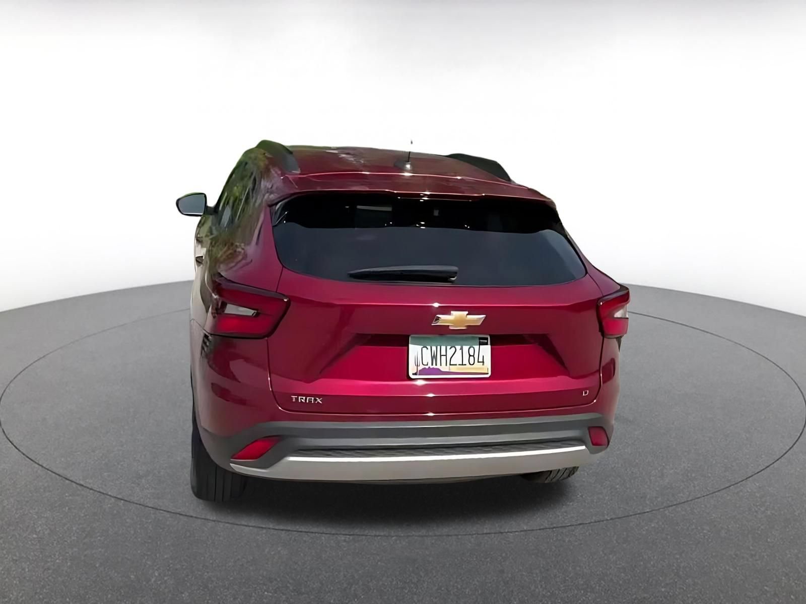 Used 2025 Chevrolet Trax LT FWD image 11