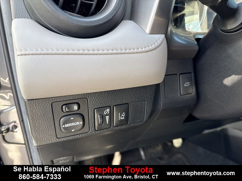 Used 2018 Toyota RAV4 Limited image 14