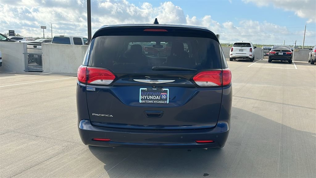 Used 2017 Chrysler Pacifica LX image 11