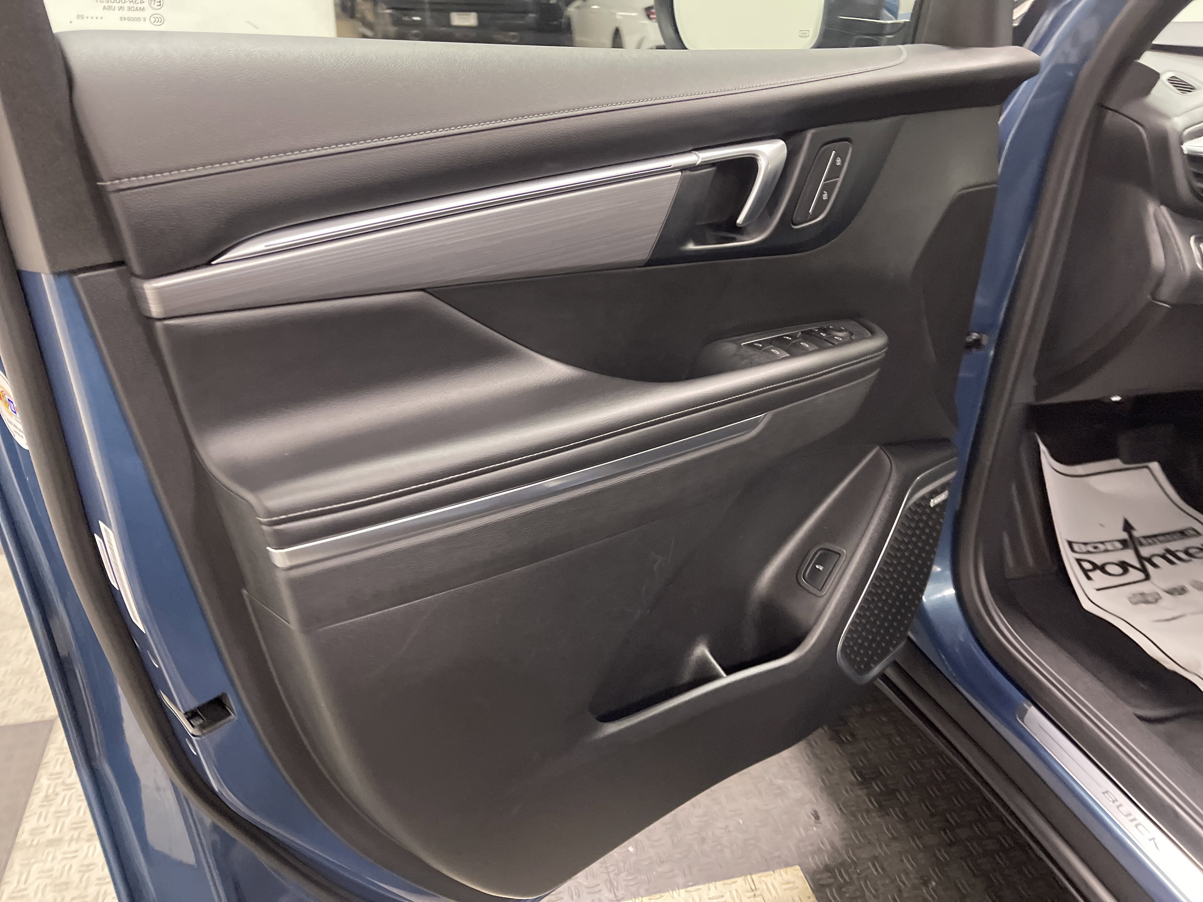 Used 2025 Buick Enclave Preferred image 10