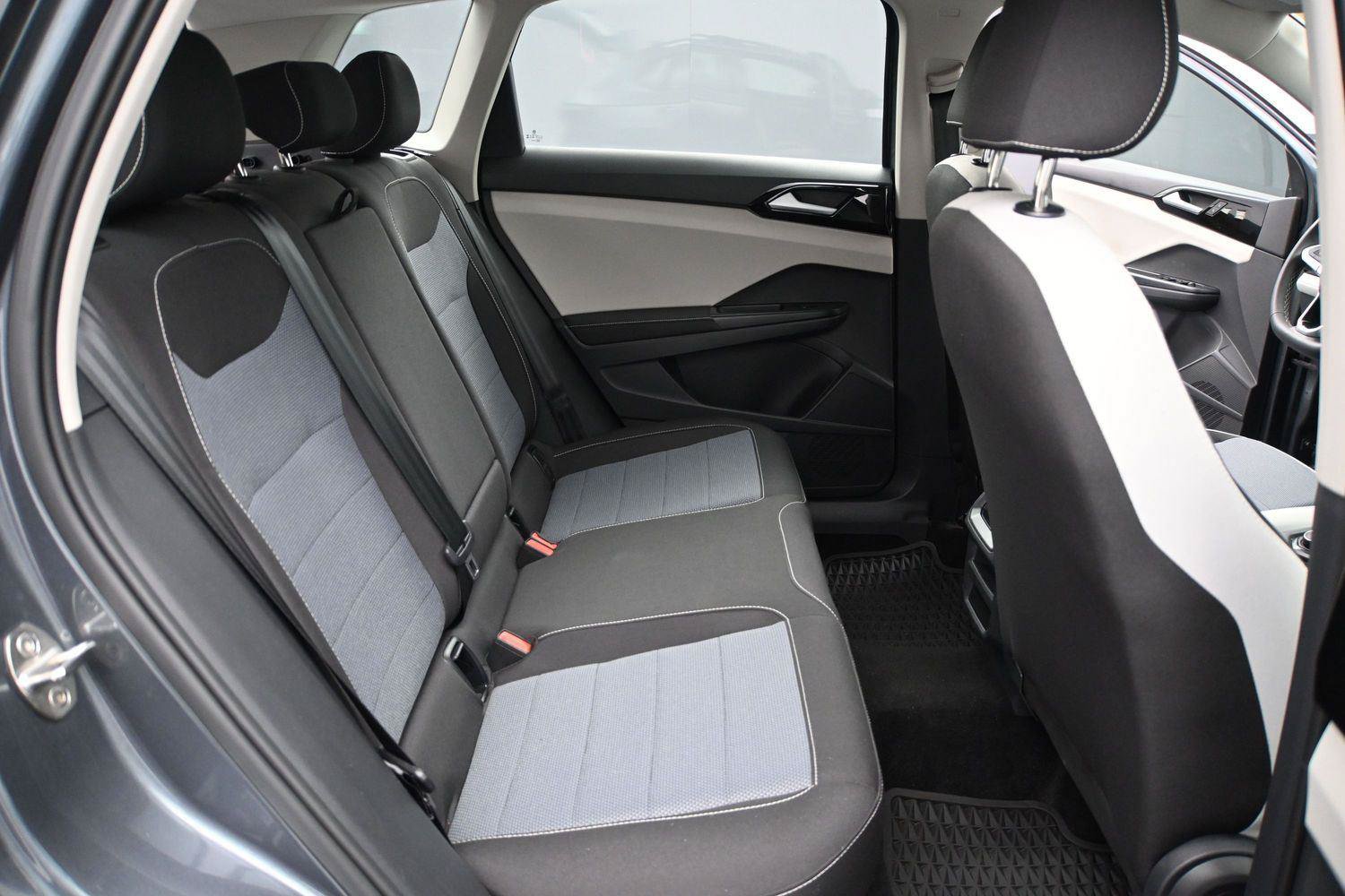 Certified 2025 Volkswagen Taos S AWD/4WD image 19