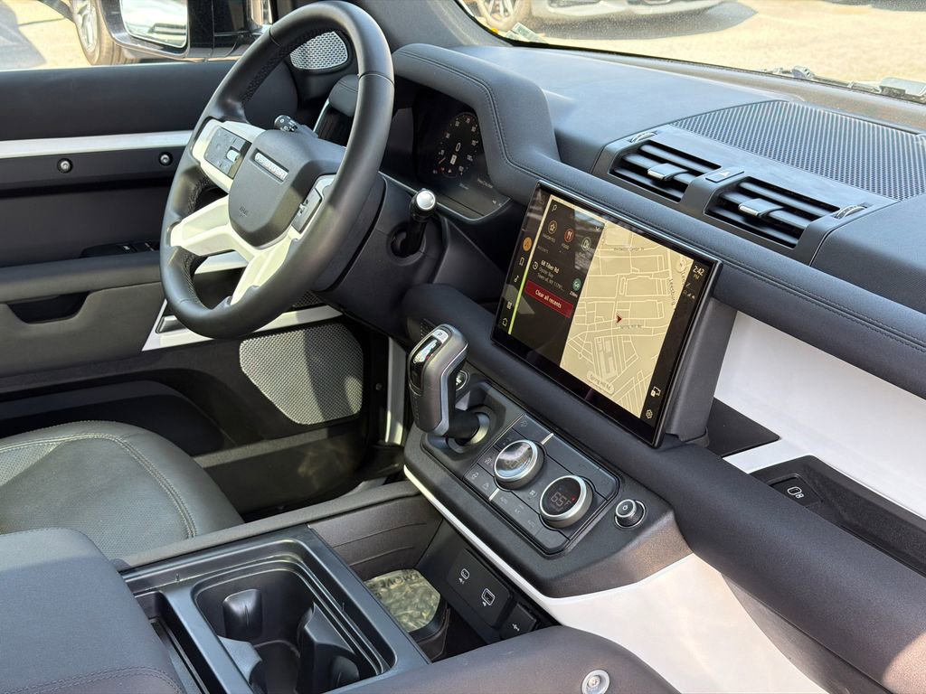 Used 2023 Land Rover Defender 130 S image 13