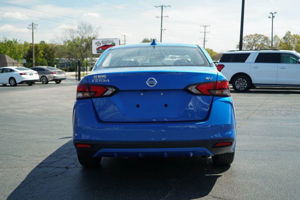 Used 2022 Nissan Versa SV image 12