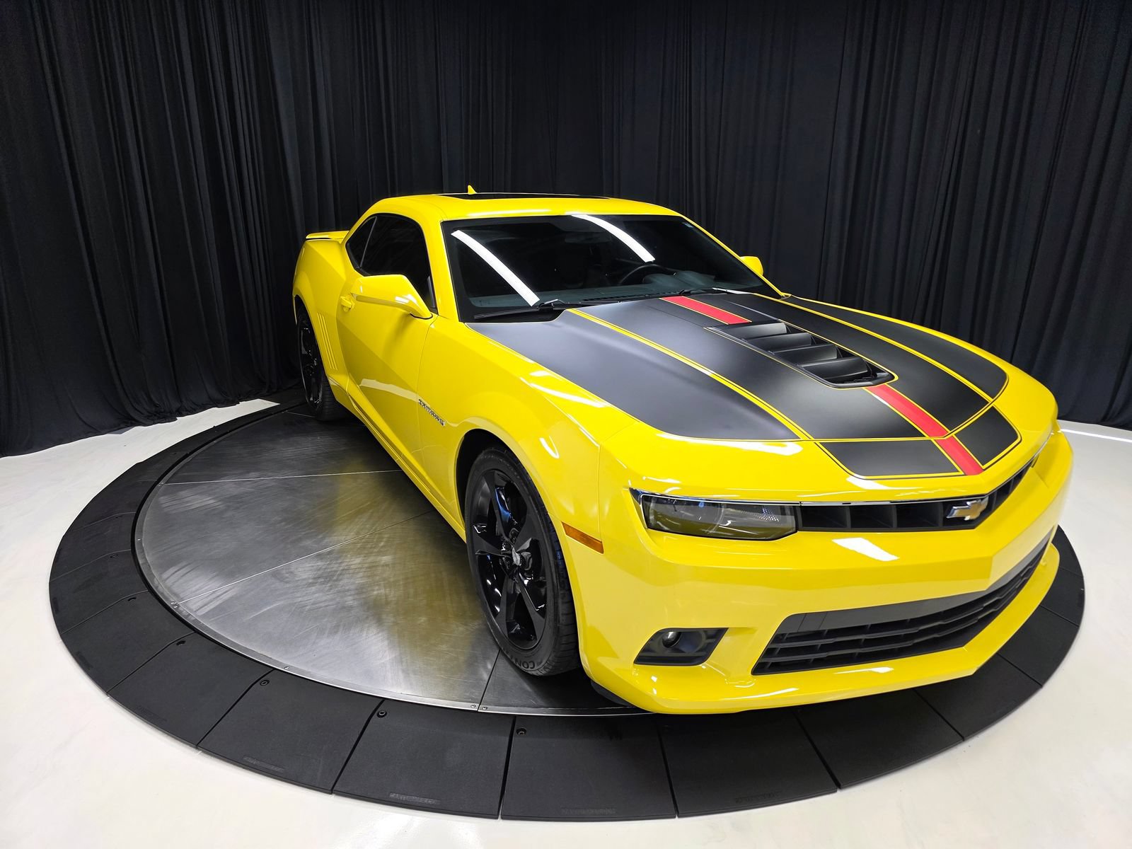 Used 2014 Chevrolet Camaro SS w/ RS Package RWD image 7