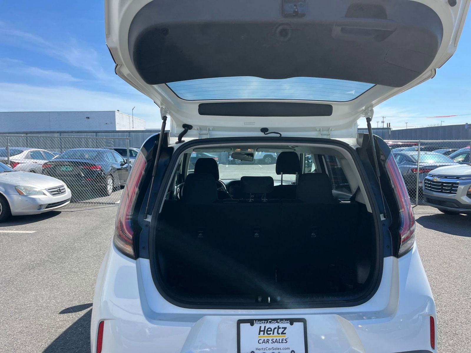 Used 2025 Kia Soul LX w/ LX Technology Package FWD image 29