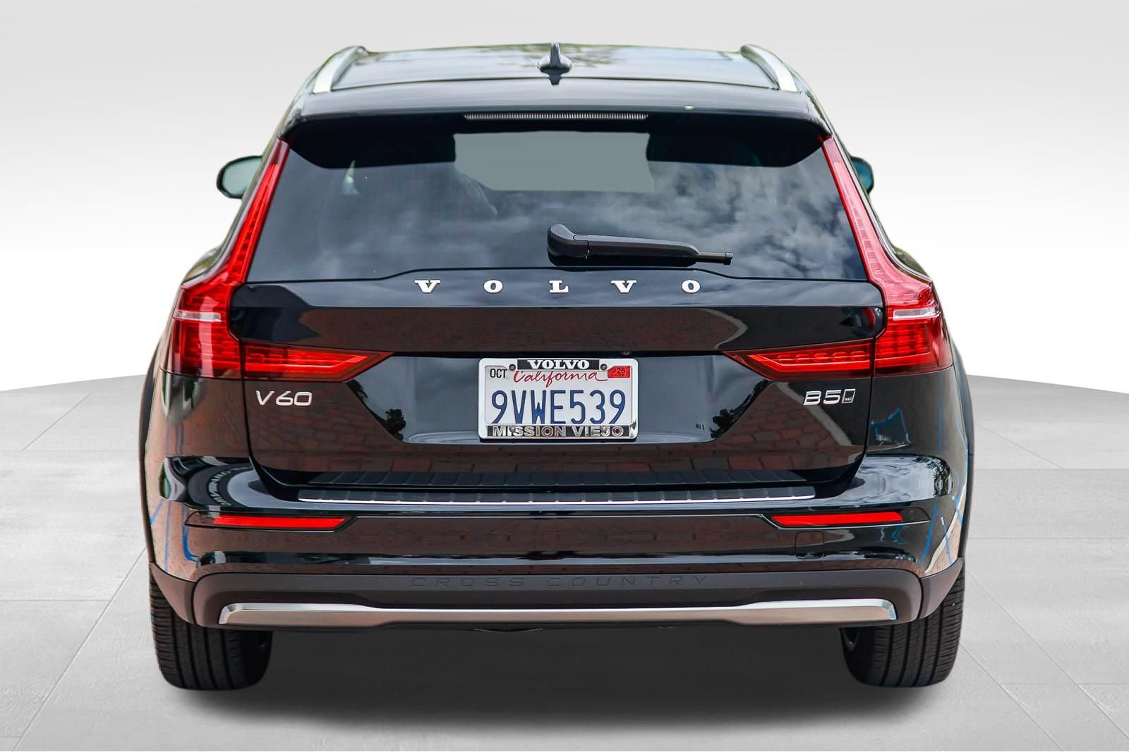 Certified 2026 Volvo V60 B5 Cross Country Ultra w/ Climate Package AWD/4WD image 7