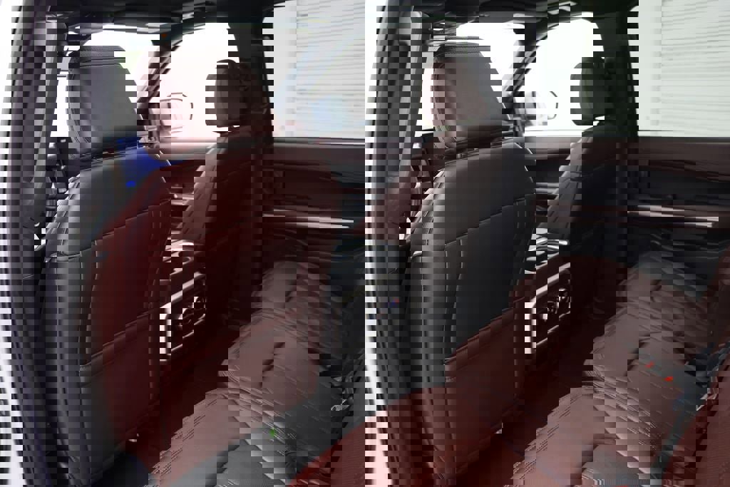 Used 2024 Ford Expedition Limited image 11