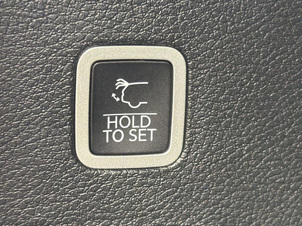 Used 2023 Jeep Grand Wagoneer Series II image 21