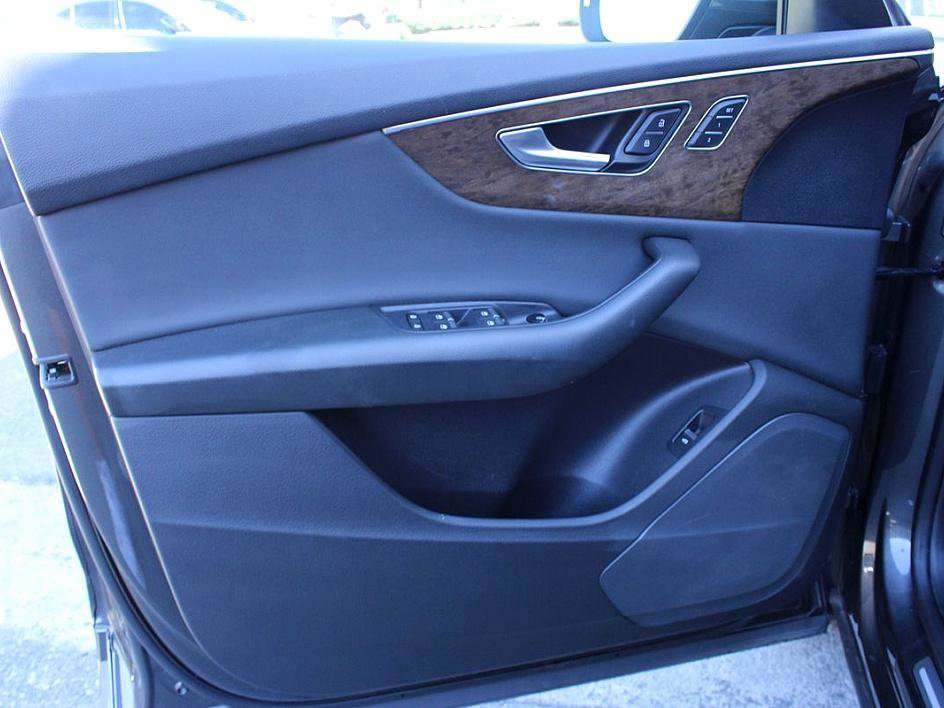 Used 2020 Audi Q8 Premium w/ Black Optic Package image 8