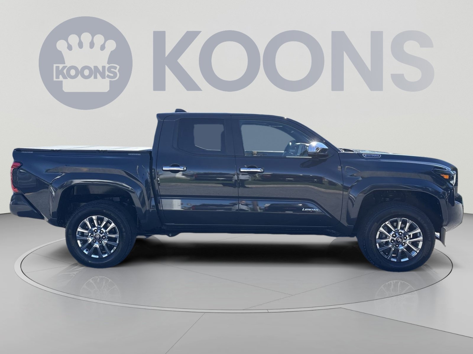 Used 2024 Toyota Tacoma Limited AWD/4WD image 8