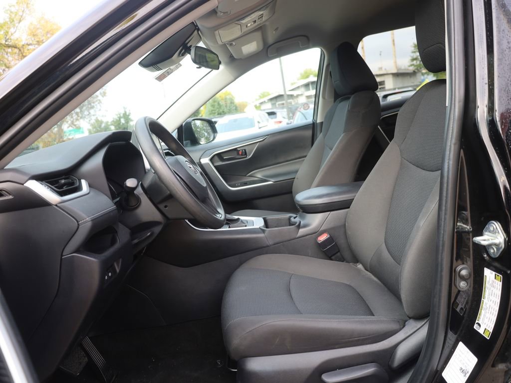 Used 2024 Toyota RAV4 LE image 28