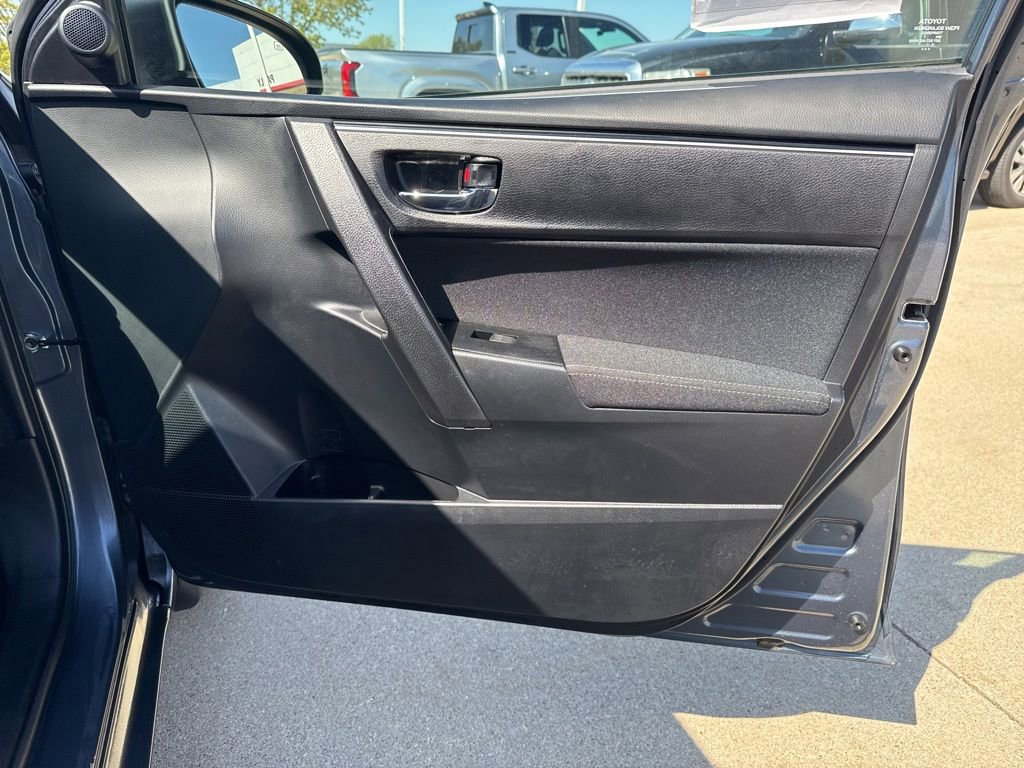 Used 2017 Toyota Corolla LE w/ Carpet Mat Package (TMS) FWD image 15
