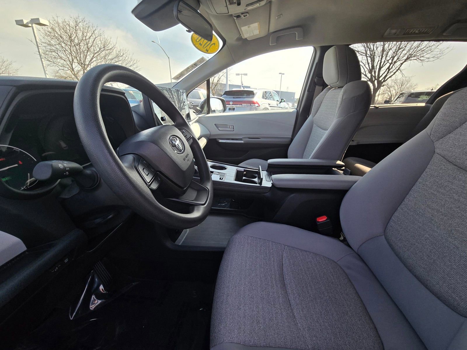 Used 2025 Toyota Sienna LE FWD image 14