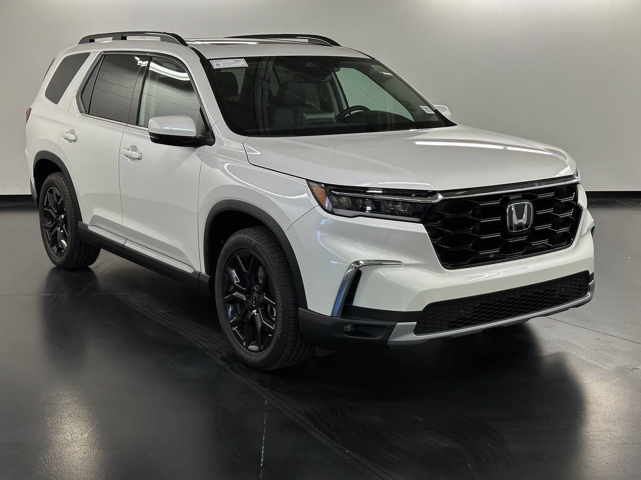 New 2025 Honda Pilot Touring image 7