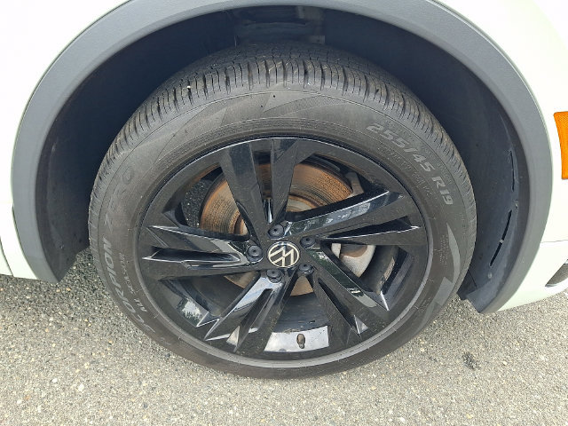 Certified 2023 Volkswagen Tiguan SE R-Line AWD/4WD image 8