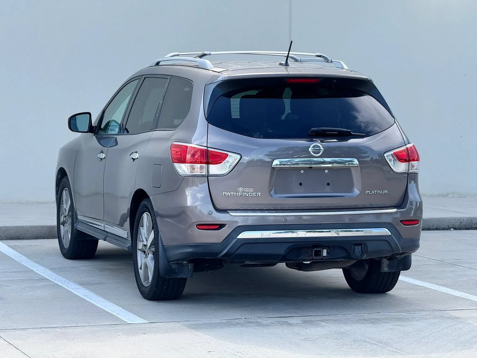 Used 2014 Nissan Pathfinder Platinum FWD image 5