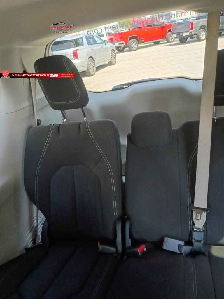 Used 2022 Chrysler Voyager LX FWD image 21