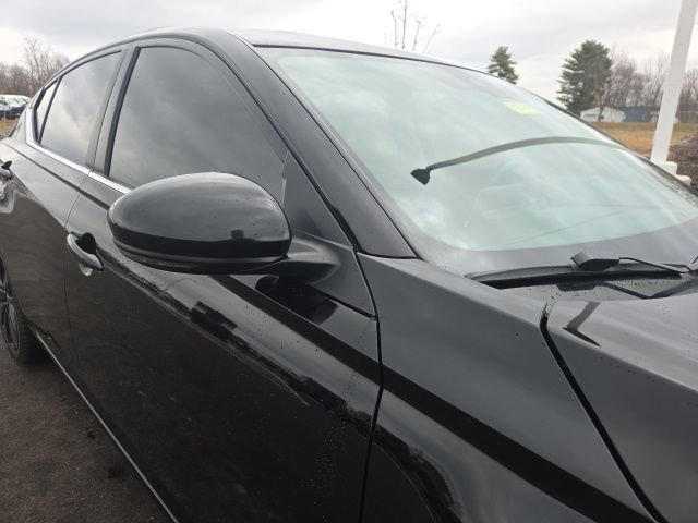 Used 2022 Nissan Altima 2.5 SR w/ Midnight Edition Package image 3