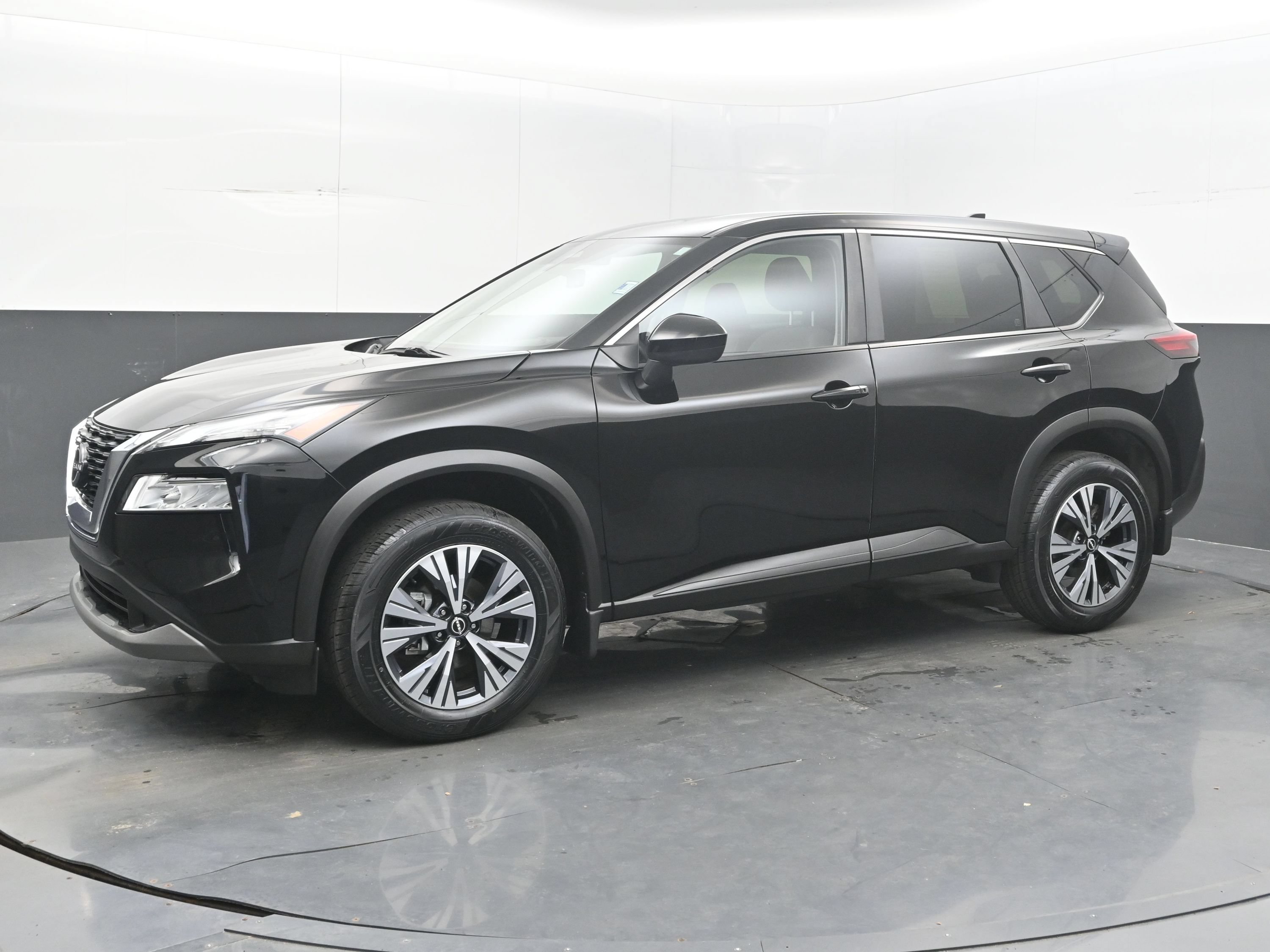 Used 2023 Nissan Rogue SV FWD image 4