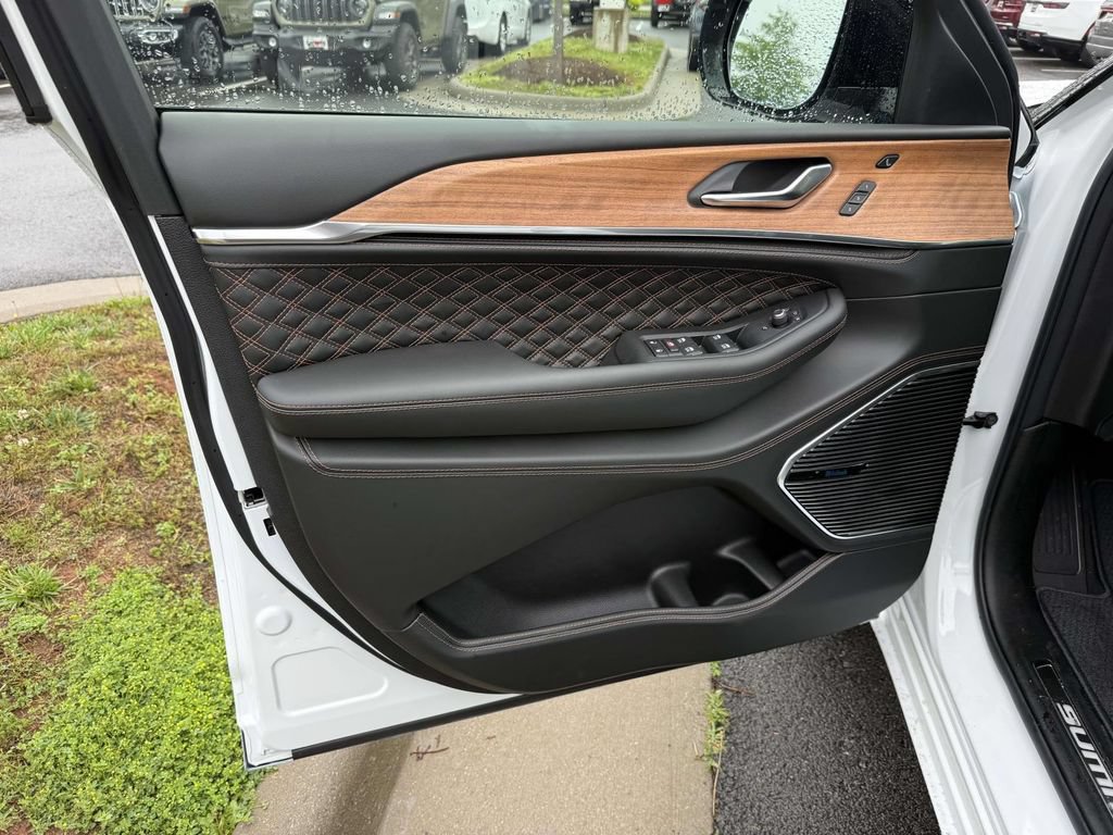 New 2026 Jeep Grand Cherokee L Summit w/ Obsidian Package AWD/4WD image 30