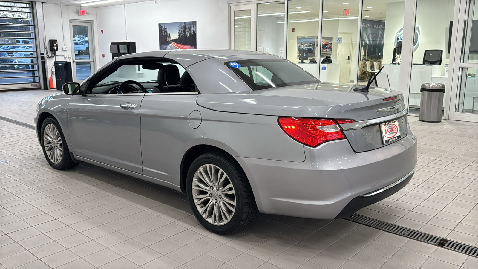 Used 2013 Chrysler 200 Limited FWD image 7