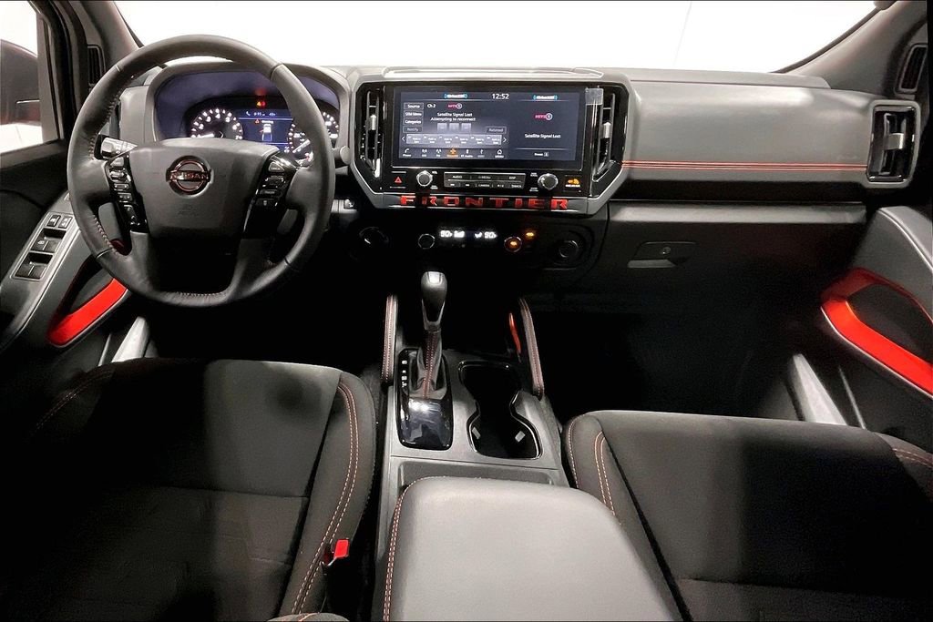 Used 2025 Nissan Frontier PRO-4X image 18