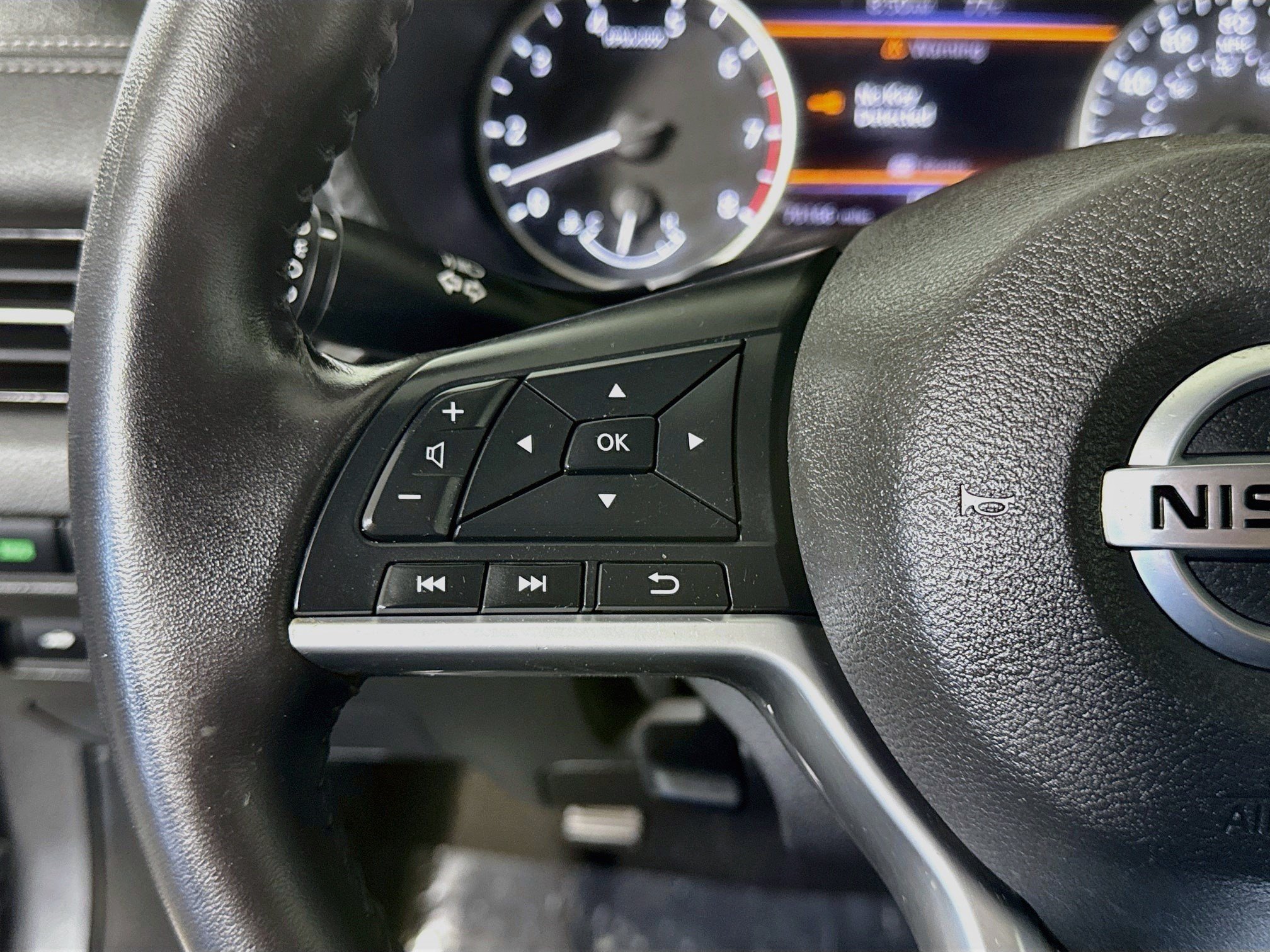 Used 2020 Nissan Sentra SV FWD image 14