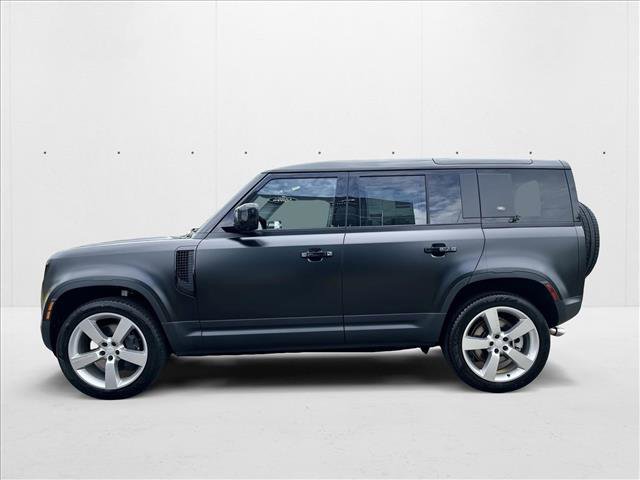 New 2024 Land Rover Defender 110 SE image 5