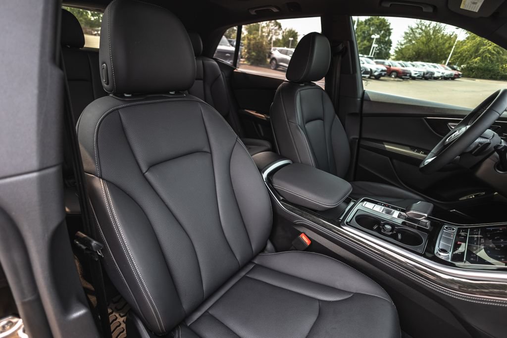 Used 2025 Audi Q8 Premium Plus AWD/4WD image 27