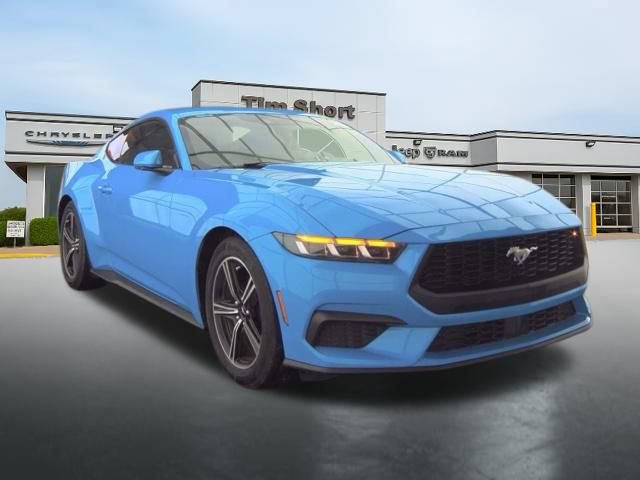 Used 2025 Ford Mustang Coupe RWD image 4