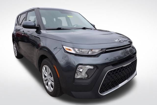 Used 2022 Kia Soul LX image 2