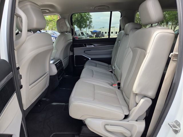 Certified 2023 Jeep Wagoneer L Series II RWD image 15