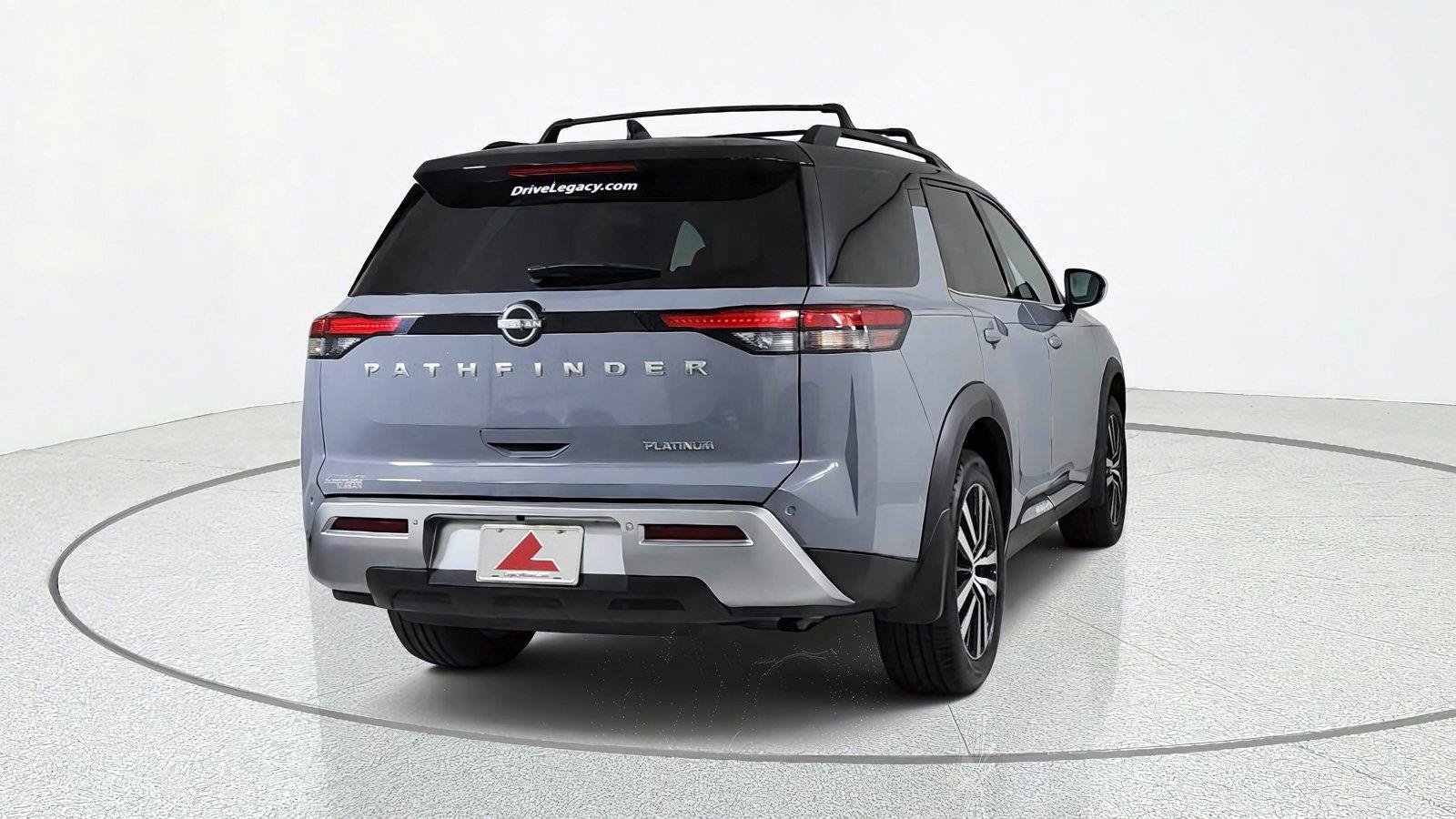 Used 2024 Nissan Pathfinder Platinum FWD image 6