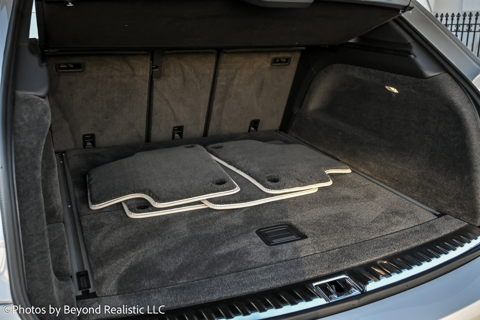 Used 2024 Bentley Bentayga image 16