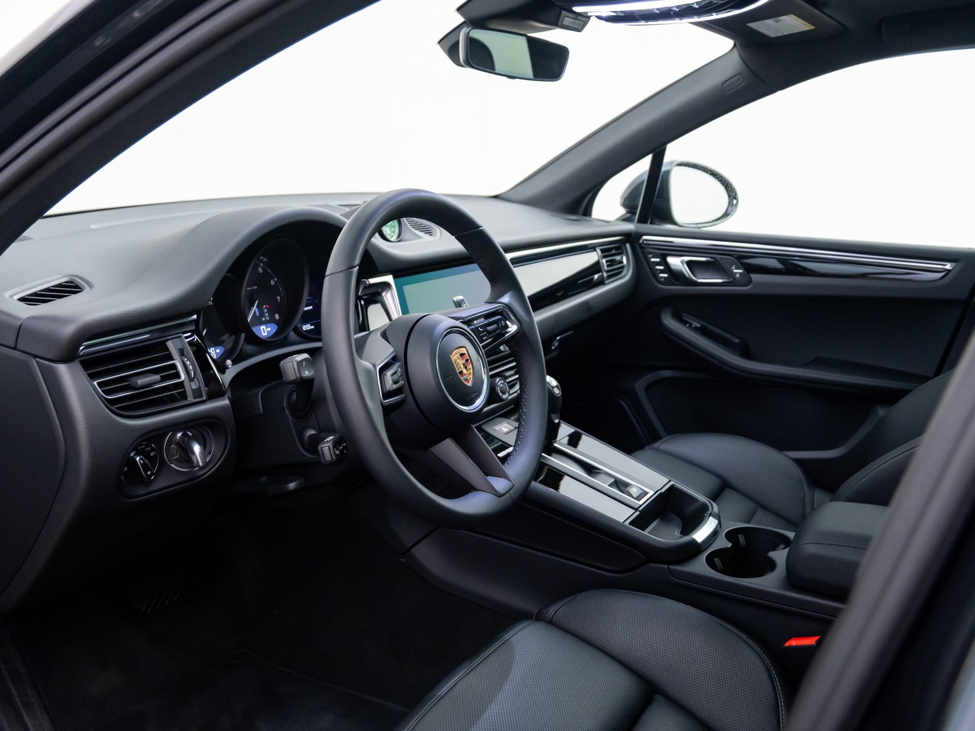 Certified 2026 Porsche Macan AWD/4WD image 34