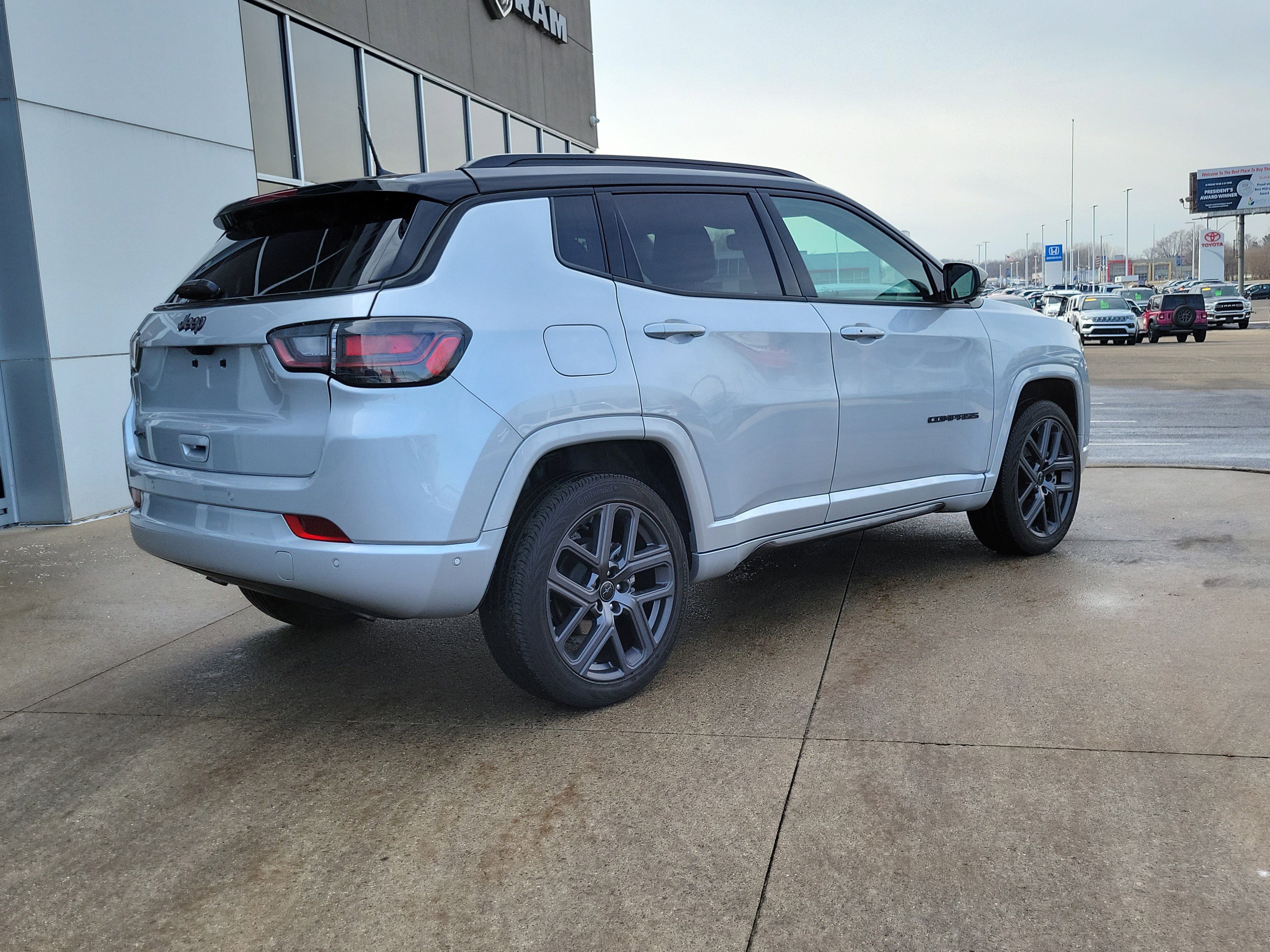 Used 2025 Jeep Compass Limited w/ Driver Assist Group I image 4